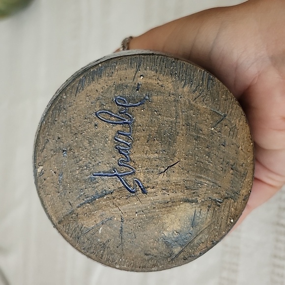 Hand thrown studio art pottery vase blue signed thumb spots 6 inches tall - Picture 3 of 4